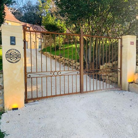 L'Ecrin Des Symes Simeyrols Exterior foto
